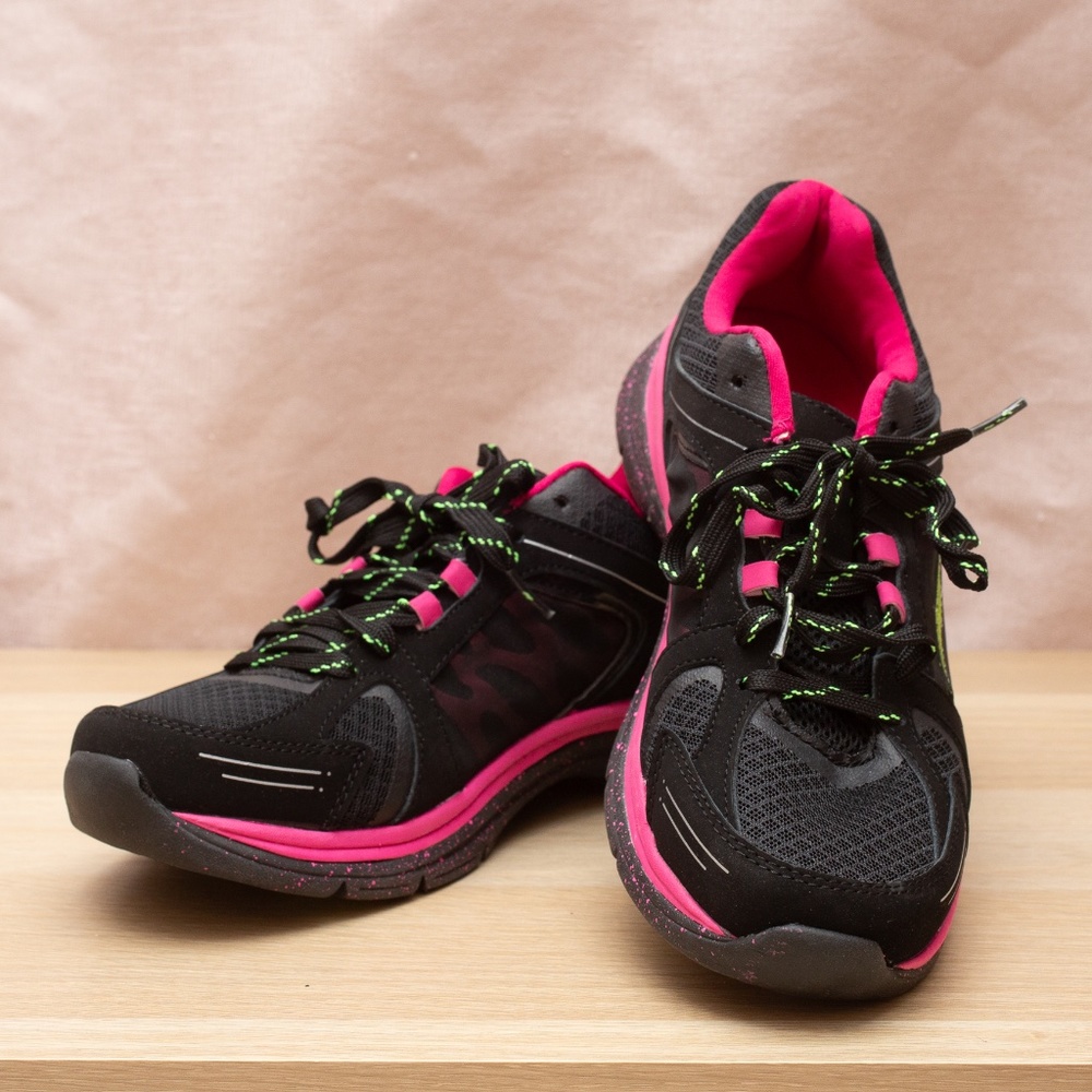 NWOT Womens Black with Pink Avia Sneakers Running Athletic Shoes - US 10